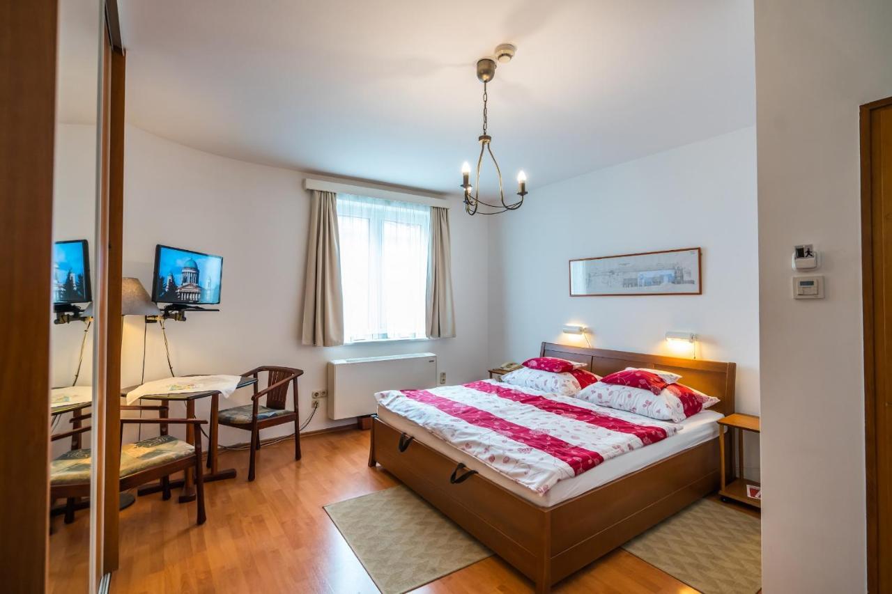 Szent Kristof Panzio Bed and Breakfast Esztergom Eksteriør billede