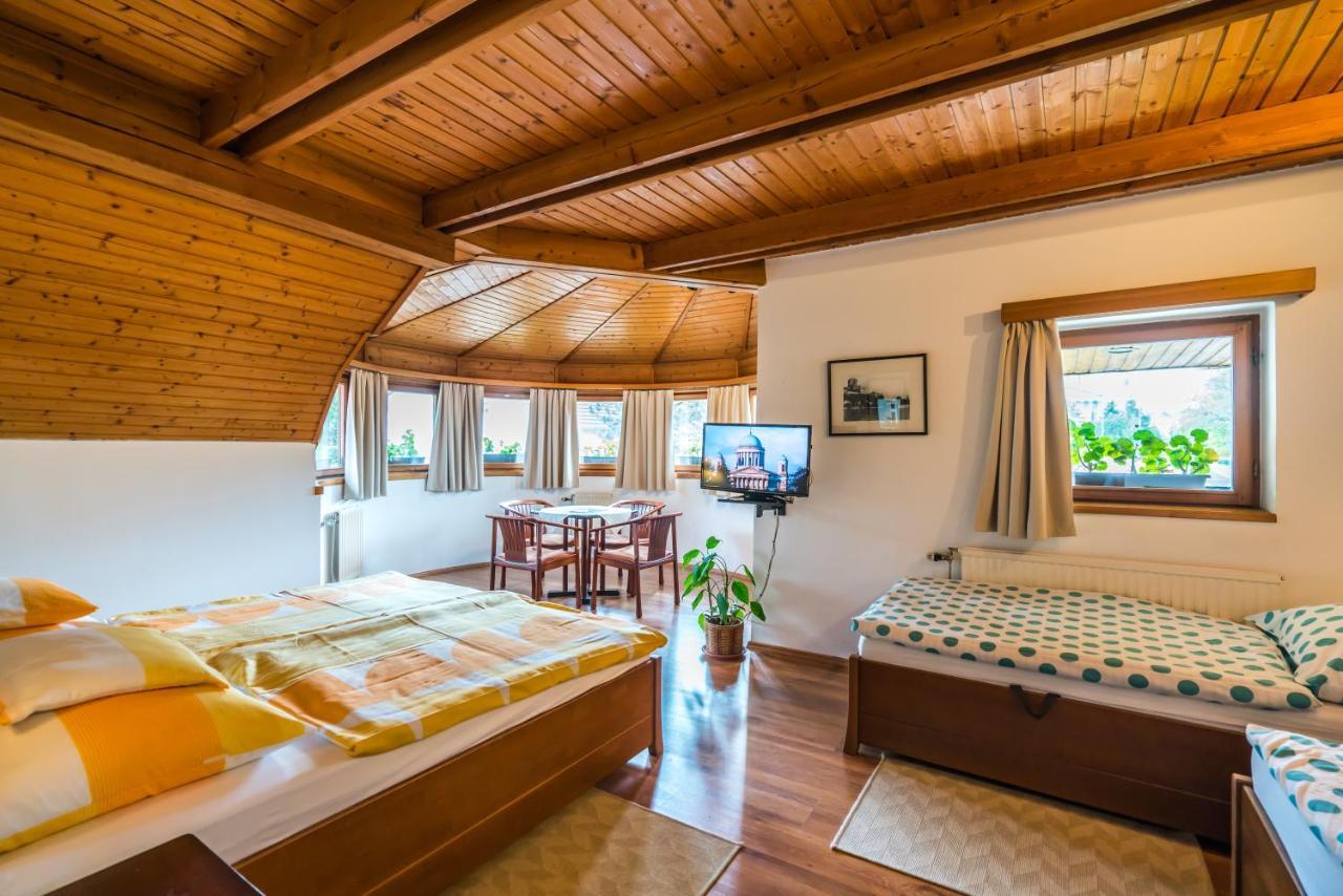 Szent Kristof Panzio Bed and Breakfast Esztergom Eksteriør billede
