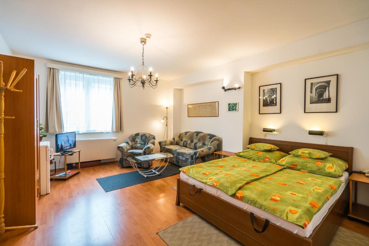 Szent Kristof Panzio Bed and Breakfast Esztergom Eksteriør billede