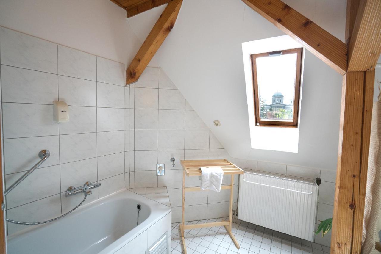 Szent Kristof Panzio Bed and Breakfast Esztergom Eksteriør billede