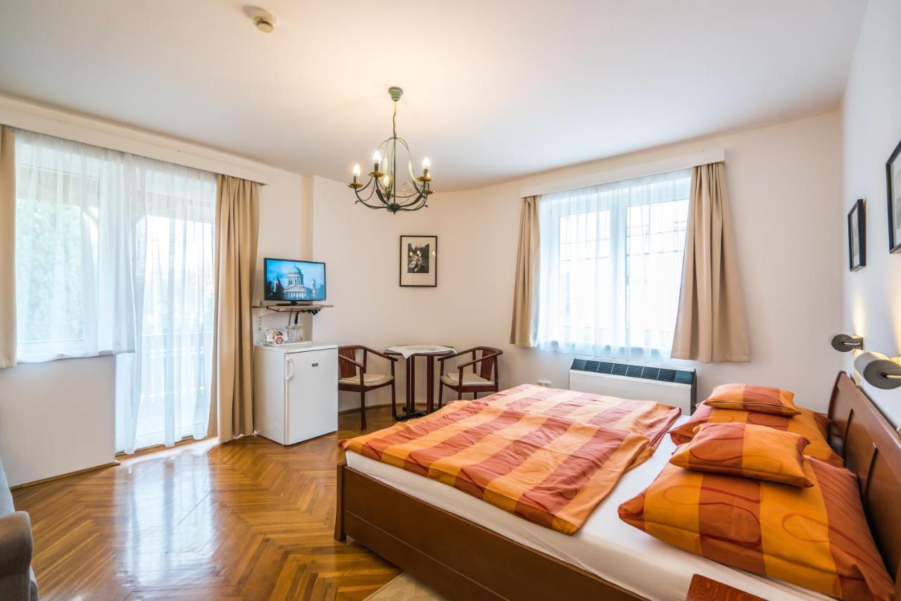 Szent Kristof Panzio Bed and Breakfast Esztergom Eksteriør billede