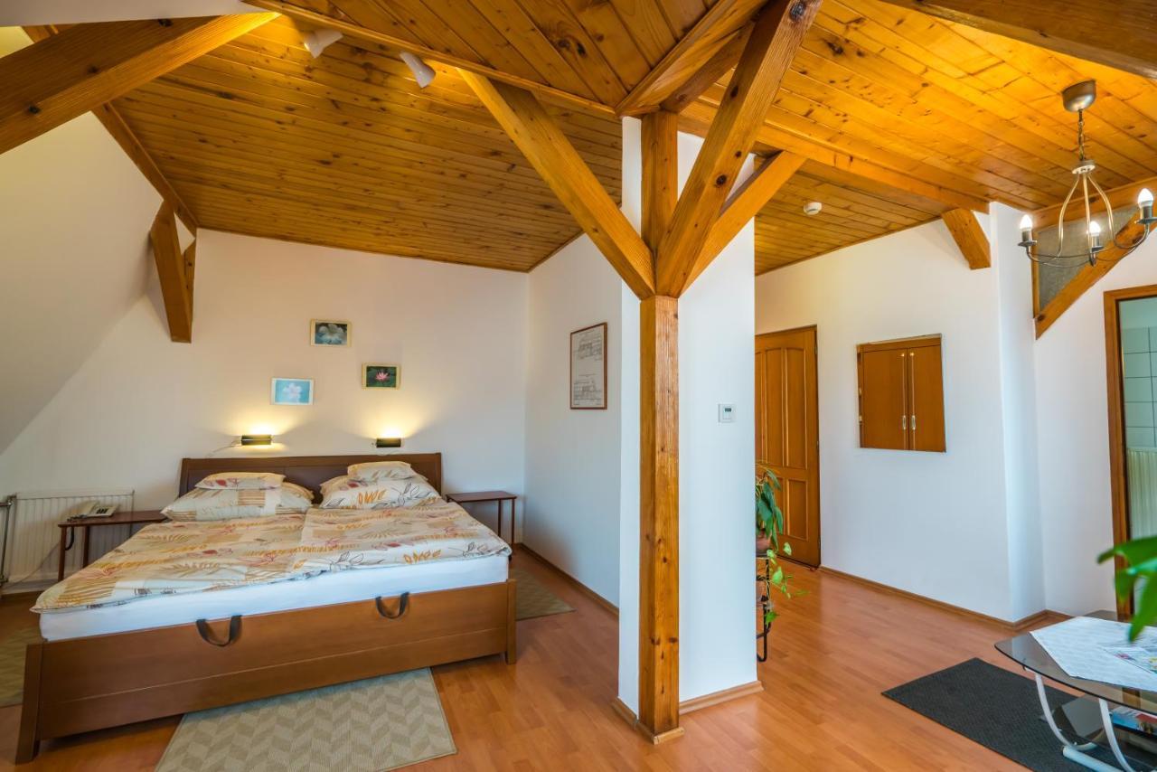 Szent Kristof Panzio Bed and Breakfast Esztergom Eksteriør billede