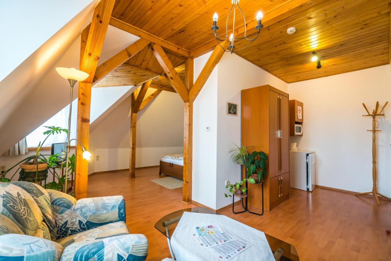 Szent Kristof Panzio Bed and Breakfast Esztergom Eksteriør billede