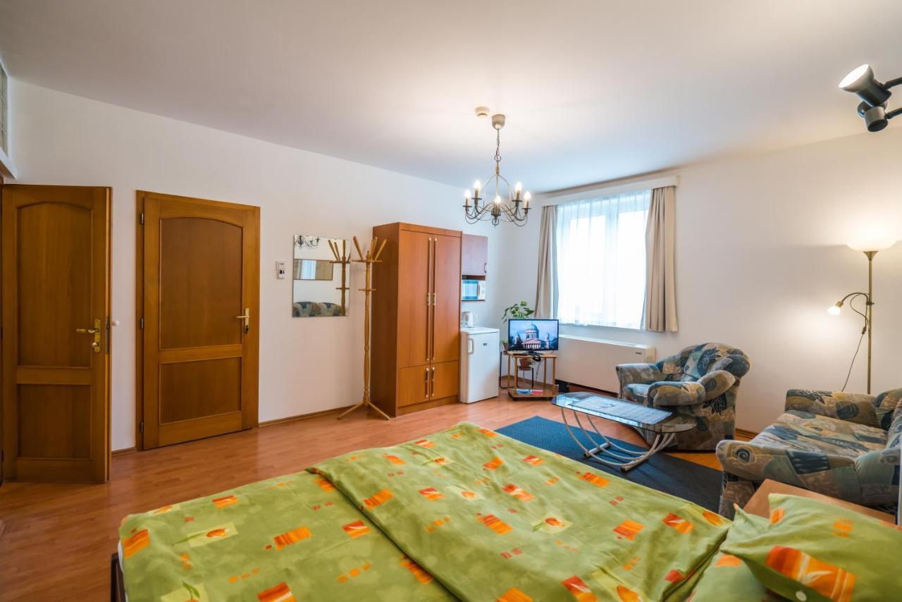 Szent Kristof Panzio Bed and Breakfast Esztergom Eksteriør billede